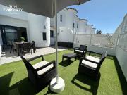 ENCANTADORA CASA ADOSADA CON TERRAZA JARDÍN Y VISTAS A...