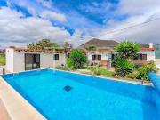 Encantadora casa con piscina privada y vistas al mar en... Encantadora casa con piscina privada y vistas al mar en...