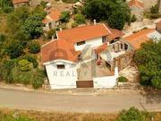 Encantadora Casa de Pedra com 3 Quartos no Centro de...