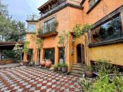 Encantadora casa en calle exclusiva