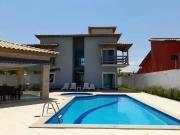 Encantadora casa mobiliada com 04 quartos e piscina...