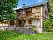 Encantadora casa reconstruida en el año 1956. La parcela...