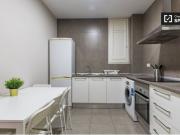 Encantadora habitación con cama doble y baño privado en...