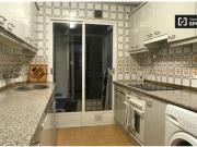 Encantadora habitación en apartamento de 5 dormitorios...