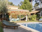 Encantadora moradia T5+1 com piscina e jardim privativo