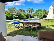 ENCANTADORA VILLA CON ESTUDIO INDEPENDIENTE