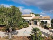 Encantadora Villa Rural com Piscina, Belo Jardim e Vistas