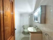 ? Encantadora vivienda en esquina con jardín, local...