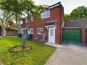 End of terrace house to rent on