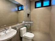 Endlot unit, Taman Pelangi, Close to CIQ, suitable for...