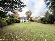 ENERGIEEFFIZIENT, MODERN MIT PARKÄHNLICHEN GRUNDSTÜCK