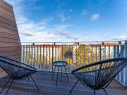 Enjoy epic feeling of living at the rooftop, Berlin...