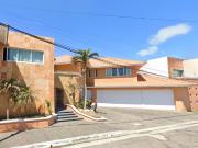 ENORME CASA CON ALBERCA CERCA AL MAR EN VERACRUZ