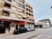 Enorme piso en la principal avenida de Guardamar con más...