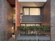 Enormous split level two beds near Station