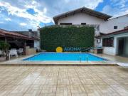 Enseada, casa de esquina ótima localização com piscina