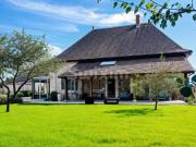 Maison en pierre avec dépendances et Piscine