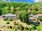 Ensemble immobilier 6 ha avec source 5 gîtes Severac L....