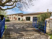 Ensemble Immobilier à 12km des thermes JONZAC