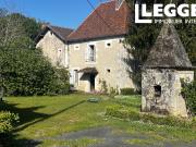 Ensemble immobilier: deux maisons, dépendances,préau,...