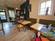 Ensemble restaurant + partie privative + terrasse et...