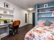Ensuite Bedroom 8 Bed E Has an Apartment