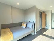 Ensuite Bronze Harbour District J Has an Apartment