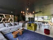 Ensuite Bronze J Has an Apartment