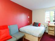 Ensuite Bronze Plus H Has an Apartment