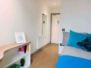 Ensuite Gold City View Upper Floors D Has an Apartment