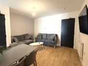 Ensuite Near Kingswood High St