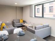 Ensuite Platinum H Has an Apartment