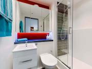Ensuite Silver City View Upper Floors F Has an Apartment