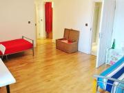 Ensuite twin bedroom in a 3 bedroom flat Has a Room