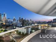 Entertainer’s delight with dazzling bay and river views!