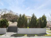 Entertainer's dream in Brighton's vibrant heart