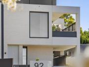 Entertainer's haven in revered river precinct