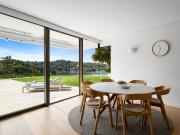 Entertainers oasis with sweeping harbour views