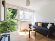 Entire 2 Bed Flat | 5 mins Seven Sisters | Garden