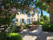 Entre Avignon et St Rémy de Provence, mas de charme sur...