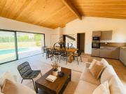 Entre mer et montagne: Bergerie contemporaine avec...