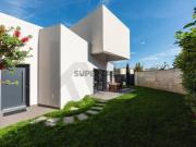 Entre Oeiras e Cascais, uma casa que eleva o conceito de...