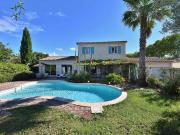 Entre Uzès et Alès, villa avec jardin et piscine