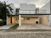 entrega inmediata casa unica en venta en privada Soluna...
