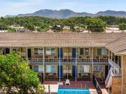 Entry Into Sawtell's Coastal Market and Walk to...