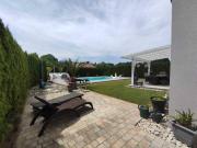 Entspannung pur – Wohnhaus mit Pool, überdachter...