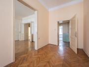 Entwicklungswürdige Stilaltbauwohnung in toller Lage!...