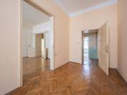 Entwicklungswürdige Stilaltbauwohnung in toller Lage!...