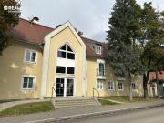 2 Zimmer Dachgeschosswohnung mit Loggia WG geeignet...