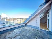 ENTZÜCKENDE MAISONETTE MIT TERRASSE IM KLASSISCHEN ALTBAU